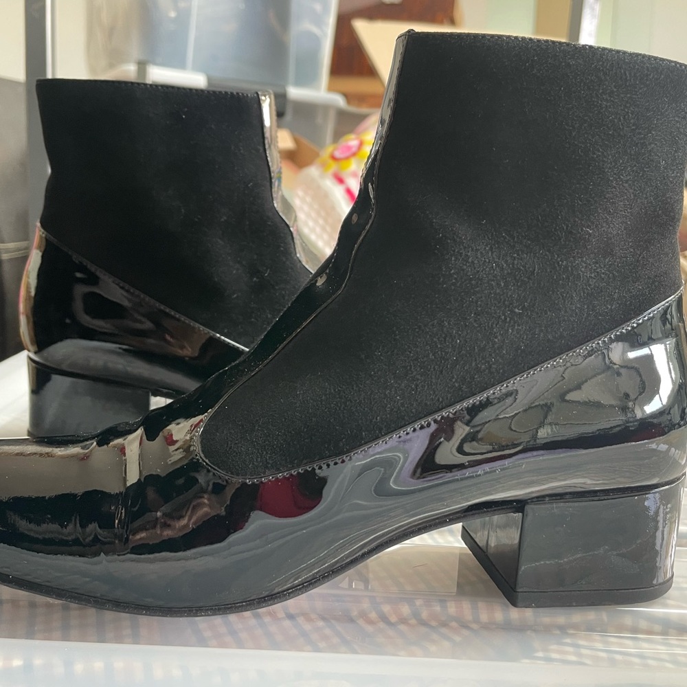 SAINT LAURENT LEATHER ZIP ANKLE BOOTS - Picture 8 of 12